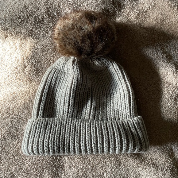 🆕 NWOT STELLA & DOT Chantal Pom Beanie❄️ - Picture 2 of 9